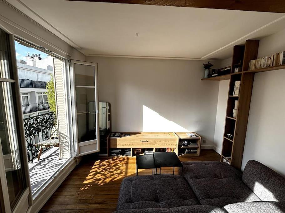 Superb Modern With Balconies 2p * Parigi